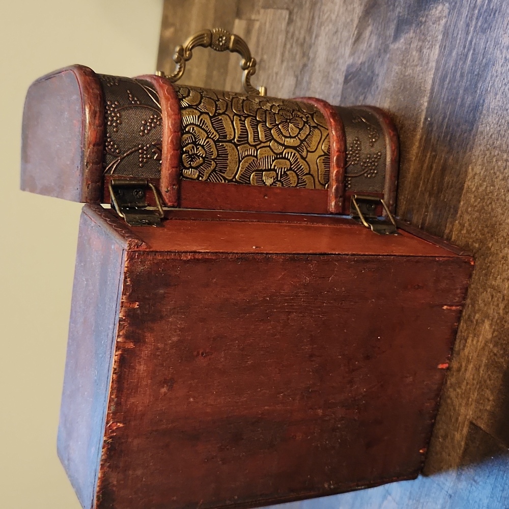 Vintage Style Set Of Decorative Storage Container Chests - Picture 9 of 15